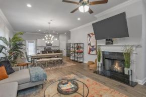 Luxe, Central, & Contemporary - A Modern Utopia! Tv in each room